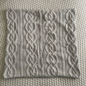Knitted Throw Pillow